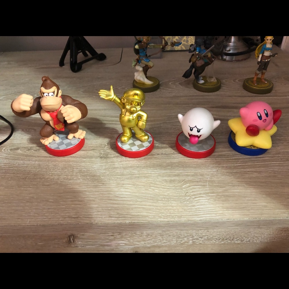 Zelda and Mario amiibos